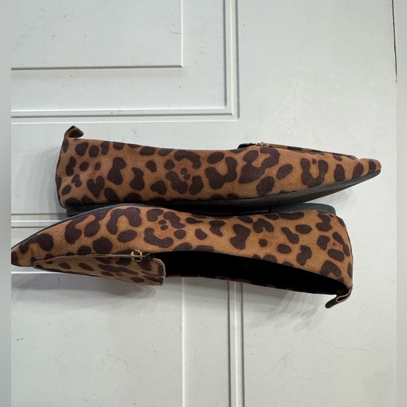 Lulu's Emmy Vegan Suede Leopard Print Vegan Pointed Toe Shoes Loafers Size 6.5 - Picture 3 of 6